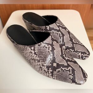 Vince Baxley Snake Embossed Leather Mules Women’s Size 6M Made in Italy